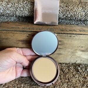 Luminous face powder